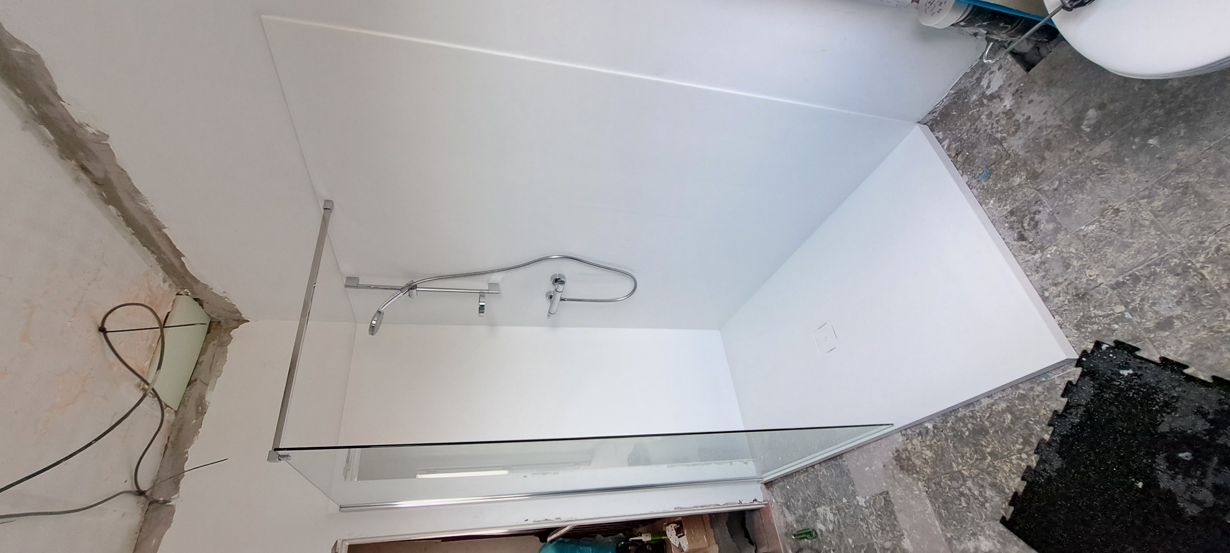Solid surface douche